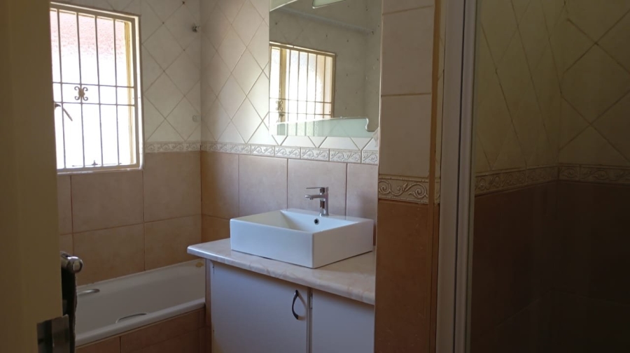 To Let 5 Bedroom Property for Rent in Generaal De Wet Free State